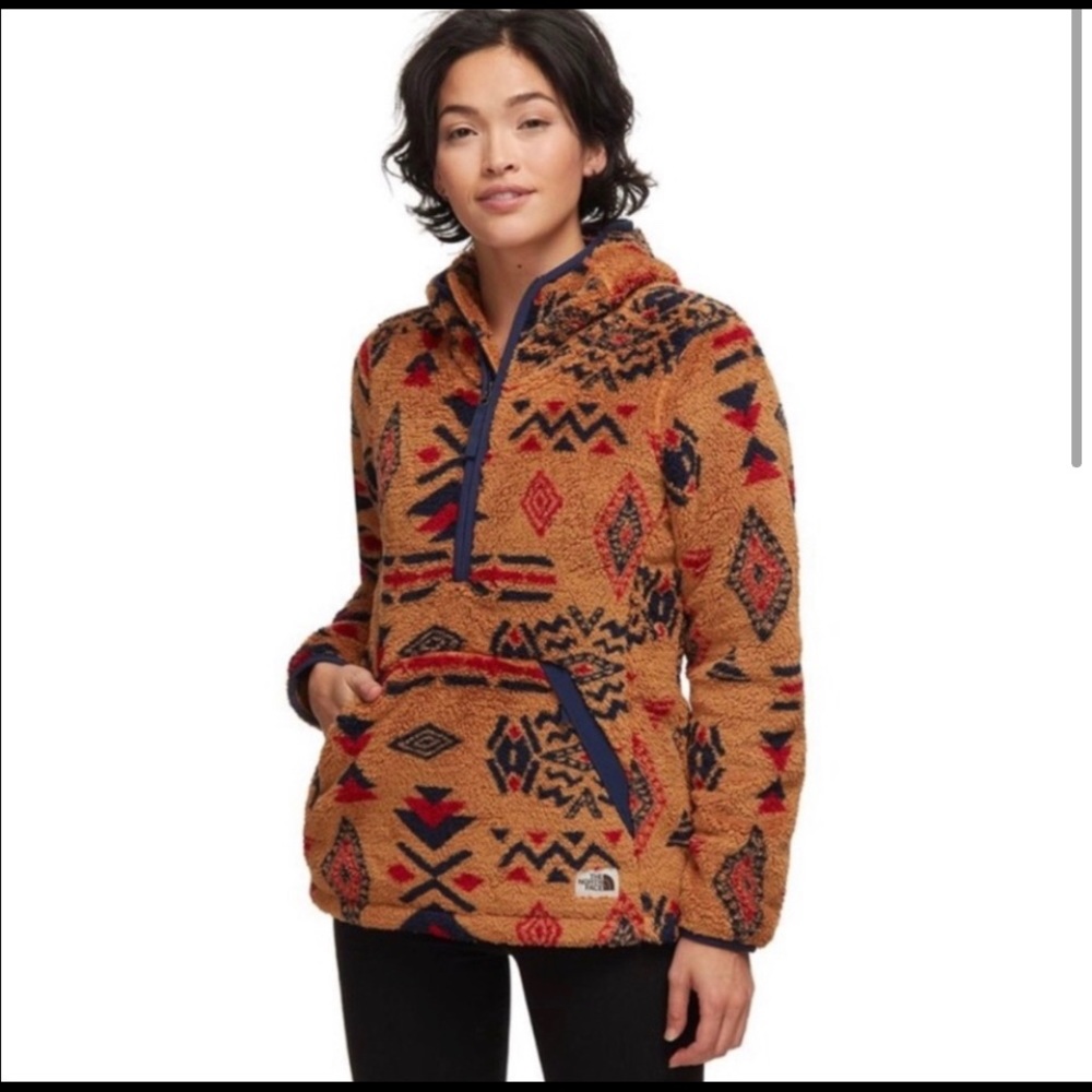 Size Medium, The North Face Campshire Hooded Fleece Pullover